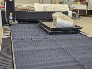 Оптоволоконный лазерный станок GWEIKE LF3015E, мало