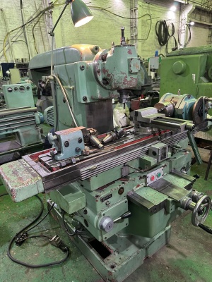 Широкоуниверсальный фрезерный станок Tos FA-3AU