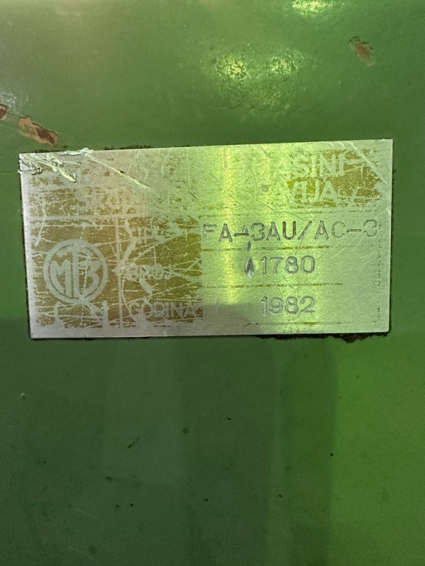 Широкоуниверсальный фрезерный станок Tos FA-3AU