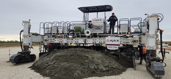 Бетоноукладчик AJAX SPX-754 для укладки бетонного покрытия шириной от 3,5 до 7,5 м