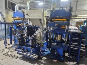 Комплект прессов для производства изделий из резины. 2 наливных пресса. 2 вулканизационных пресса Пресс для открытия прессформ Пресс для