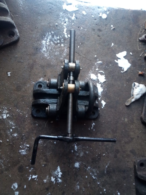 Винтовой стопор якорной цепи правый 28 кал