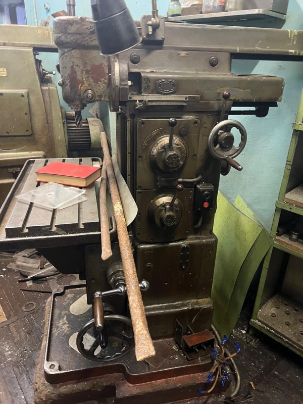 679 станок фрезерный инструментальный широкоуниверсальный