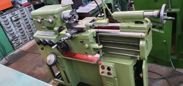 Токарный станок