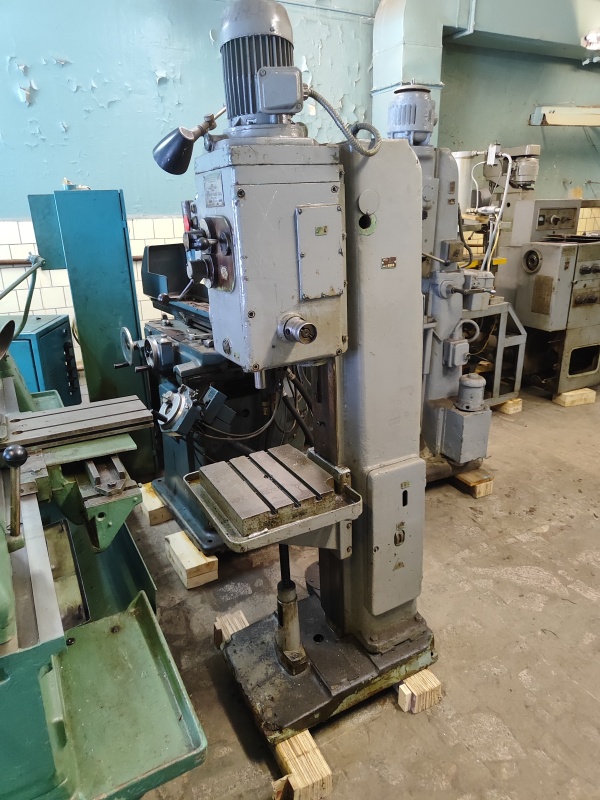 Вертикально-сверлильный станок 2Н118