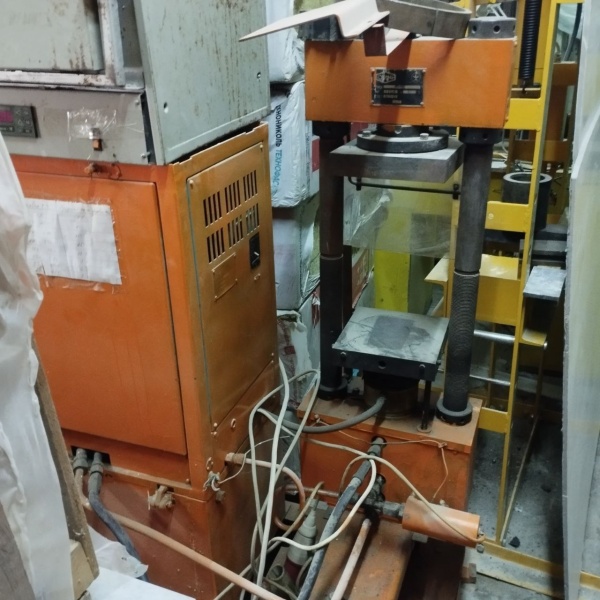 Испытательный пресс ИП100