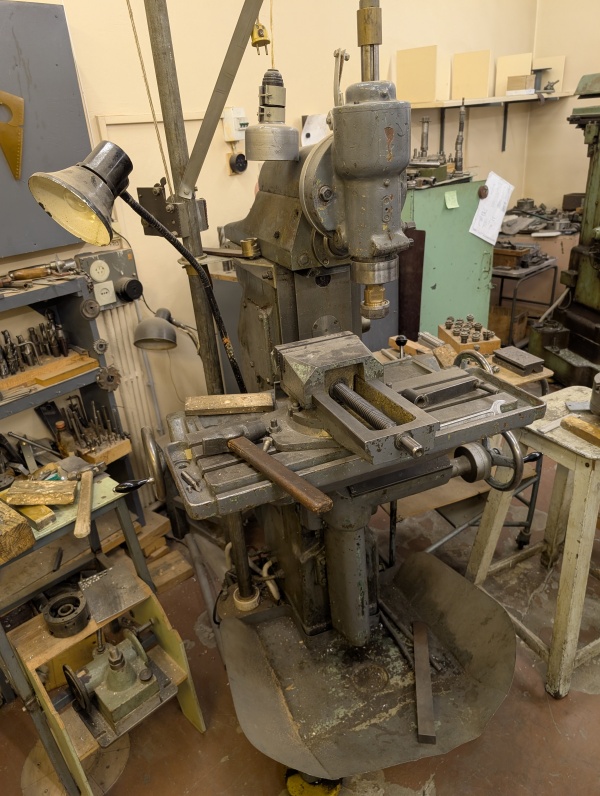 Станок фрезерный 6В75