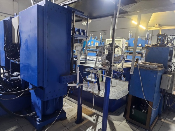 Комплект прессов для производства изделий из резины. 2 наливных пресса. 2 вулканизационных пресса Пресс для открытия прессформ Пресс для