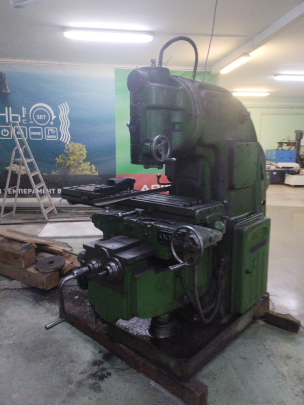 6М12П станок консольно-фрезерный вертикальный повышенной точности