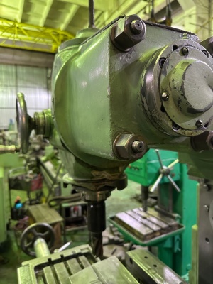 Фрезерный Широкоуниверсальный станок 6д82ш