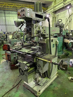 Широкоуниверсальный, инструментальный фрезерный станок TOS FNK25A