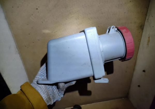 Розетка силовая 3125RS6W, 125A, 3P+E, IP67 6ч, ABB