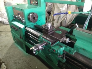 Универсальный токарно-винторезный станок 16К25