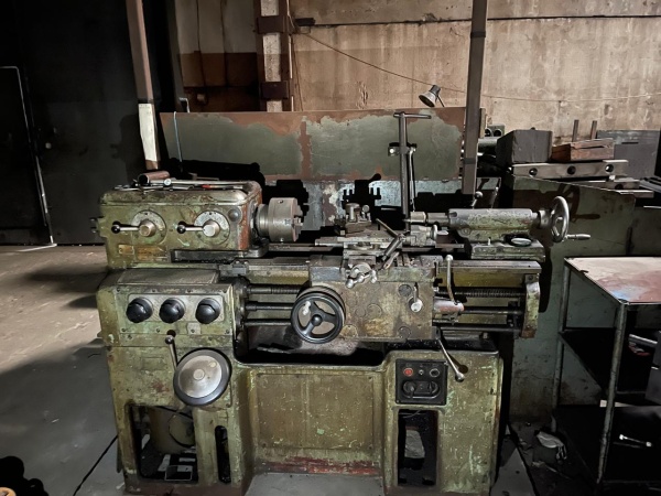 Токарно-винторезный станок 1И611П