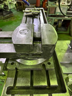 Широкоуниверсальный, инструментальный фрезерный станок TOS FNK25A