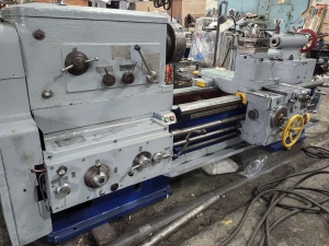 Токарный винторезный станок 1М63(16К40) споднятыми центрами рмц 1.5 м