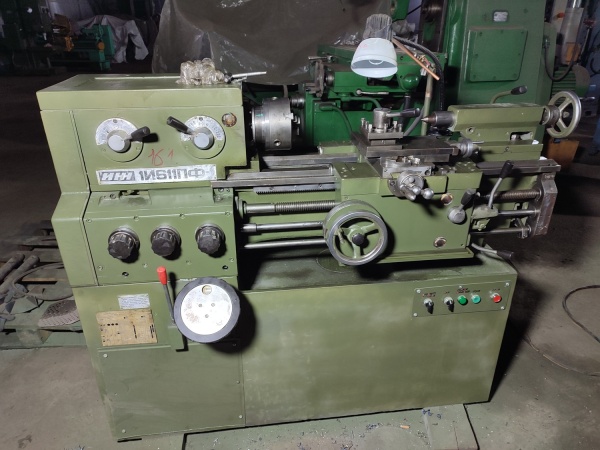 ИЖ 1И611ПФ-1 станок токарно-винторезный повышенной точности