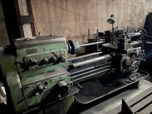 Универсальный токарновинторезный станок 1К62