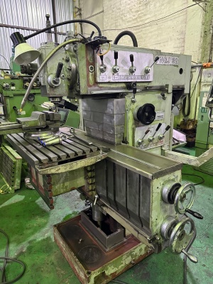 Вертикальный фрезерный станок TOS FNGJ 32