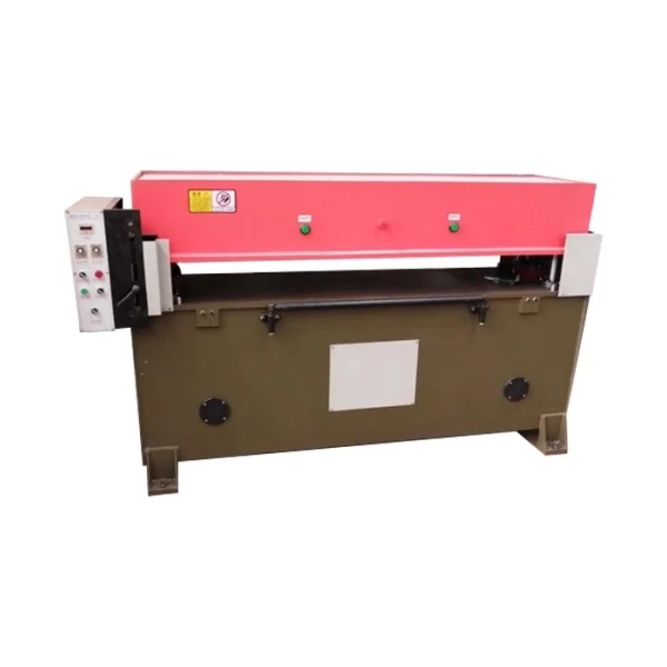 Линия для производства одноразовых полиэтиленовых пеньюаров (накидок)