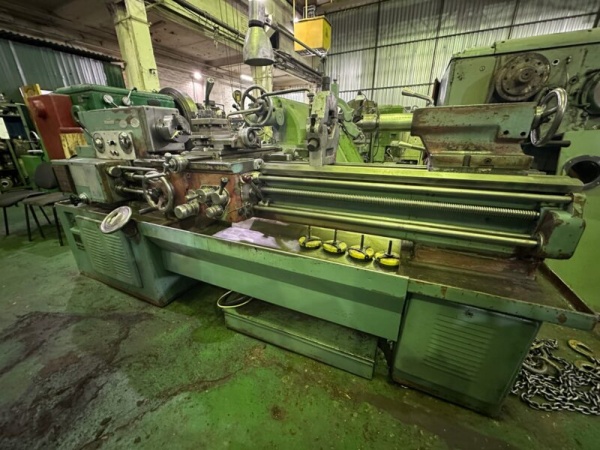 Токарный Винторезный станок Особо высокой точности, TOS sv18ra РМЦ 1250 мм