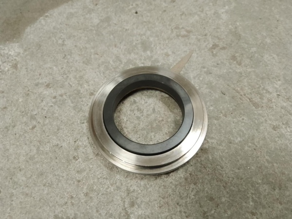 Уплотнитель водяного насоса 4ВЦ (в сборе с графитовым кольцом) Д49.123.3спч