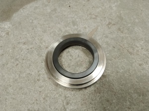 Уплотнитель водяного насоса 4ВЦ (в сборе с графитовым кольцом) Д49.123.3спч