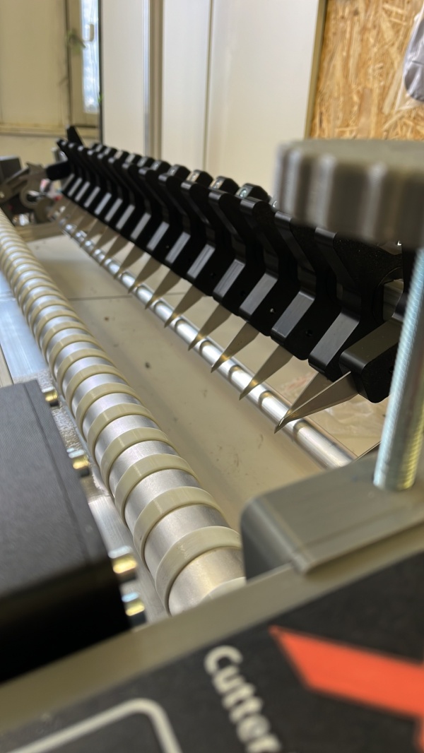 Резак для рулонных материалов, пузырьковой пленки CutterX