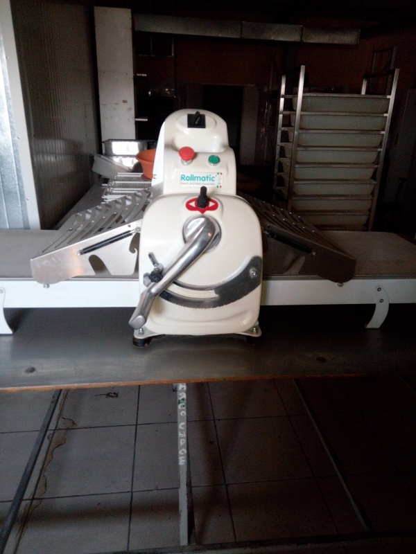 Тестораскаточная машина ROLLMATIC SH50В/08