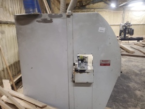 Beaver 415 (2007) — надёжный четырёхсторонний строгальный станок для профессиональной обработки древесины.()