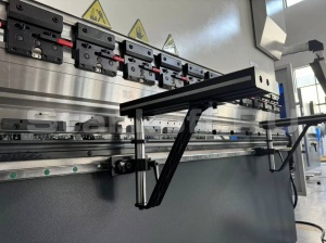 Гидравлический листогибочный 8-осевой пресс KRRASS PBS 400/6000 8 axis