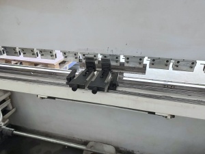 Гидравлический листогибочный пресс с ЧПУ для гибки листoвого металла Inanlar P-30100 CNC