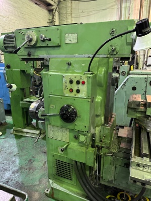 Фрезерный Широкоуниверсальный станок 6д82ш