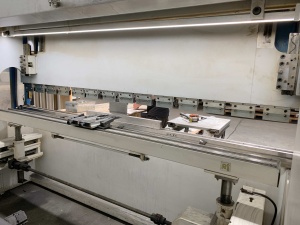 Гидравлический листогибочный пресс с ЧПУ для гибки листoвого металла Inanlar P-30100 CNC