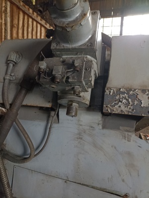 Бесцентровошлифовальный станок 3М185