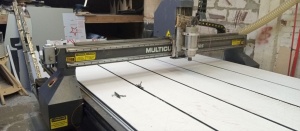 Фpезepно-гpавиpoвaльный стaнoк с ЧПУ МULТICUT 3000