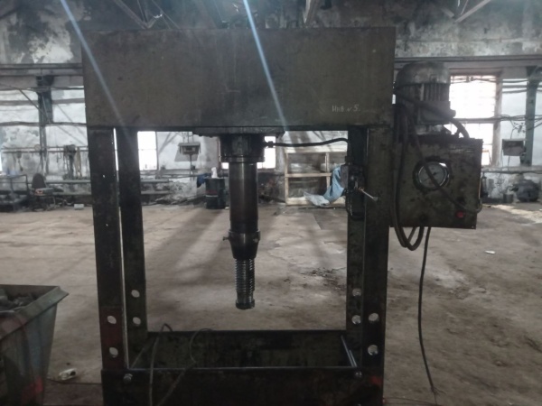 пресс монтажно-запрессовочный гидравлический двухстоечный модель Р-337