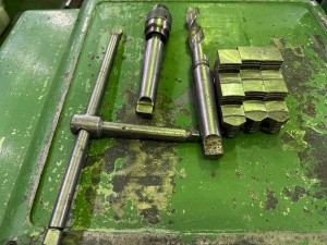 Токарный Винторезный станок VDF 44S, РМЦ 1000 мм