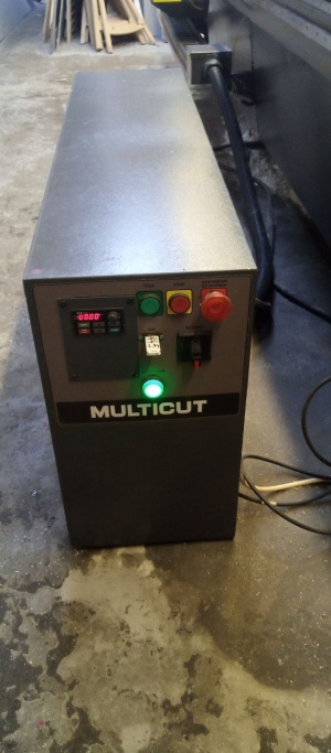 Фpезepно-гpавиpoвaльный стaнoк с ЧПУ МULТICUT 3000