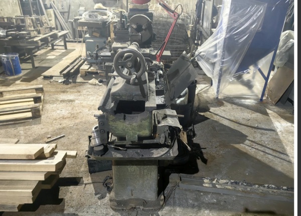 Токарный станок