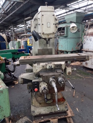 Вертикально-фрезерный станок 6Р11