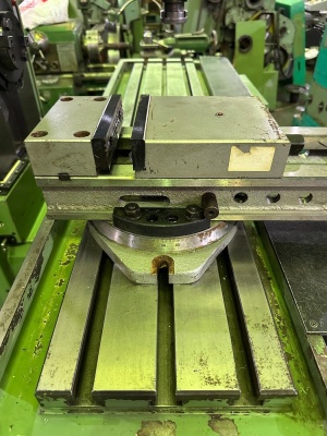 Широкоуниверсальный Консольно-фрезерный станок ОРША-Ф32Ш