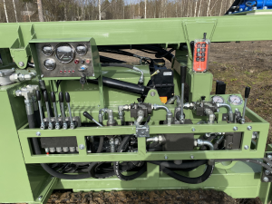 Дизельная самоходная буровая установка на гусеничном ходу