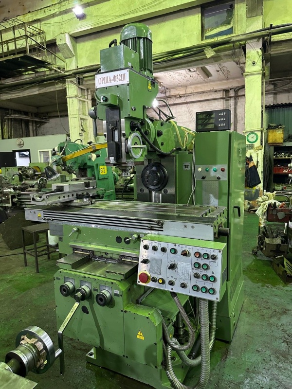 Широкоуниверсальный Консольно-фрезерный станок ОРША-Ф32Ш