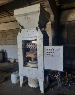 Пресс с маслостанцией для производства кирпича