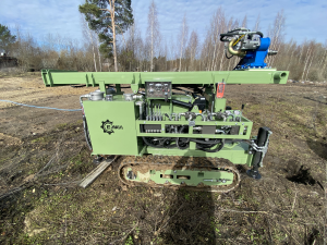 Дизельная самоходная буровая установка на гусеничном ходу