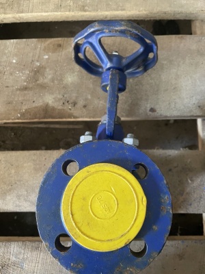 Вентиль запорный стальной фланцевый Zetkama 215F-025-E01 Ру40