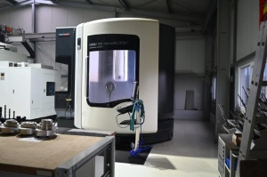 5-осевой вертикальный обрабатывающий центр DMG Mori DMU 105 monoblock