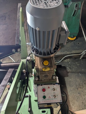 Электрический консольный разматыватель рулонного металла 200мм