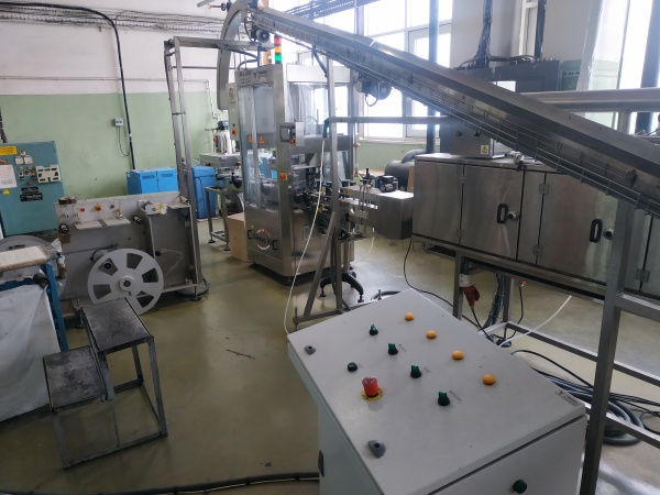 Машина для автоматического нанесения термоусадочных этикеток на конические стаканы TADBIK